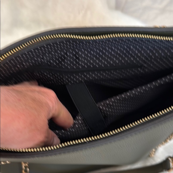 Sophisticated Green Tote with Gold Accents - Picture 6 of 15